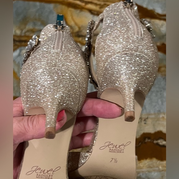 Jewel Badgley Mischka Raleigh Gold 💛 Glitter Closed Toe Zip Kitten Heels 7 1/2” - Picture 5 of 12